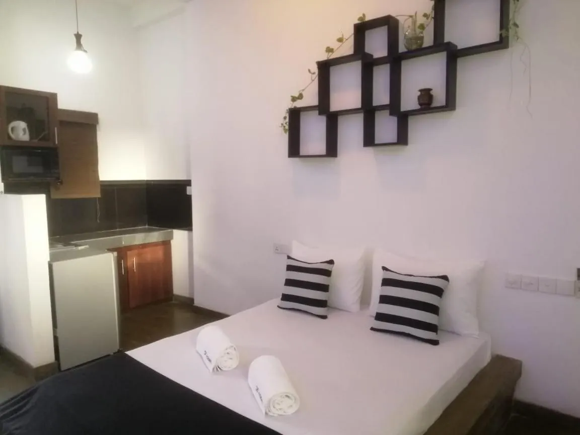 Beach Hotel D87 Negombo