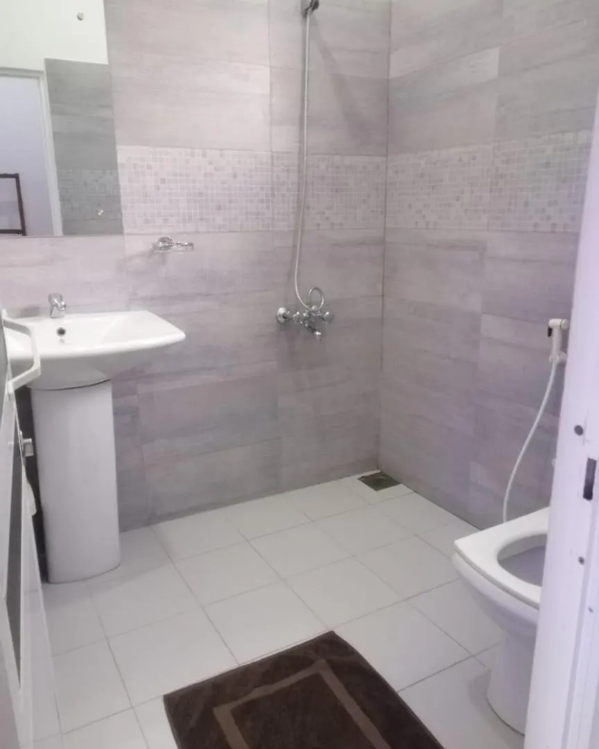 Beach Hotel D87 Negombo Guest house