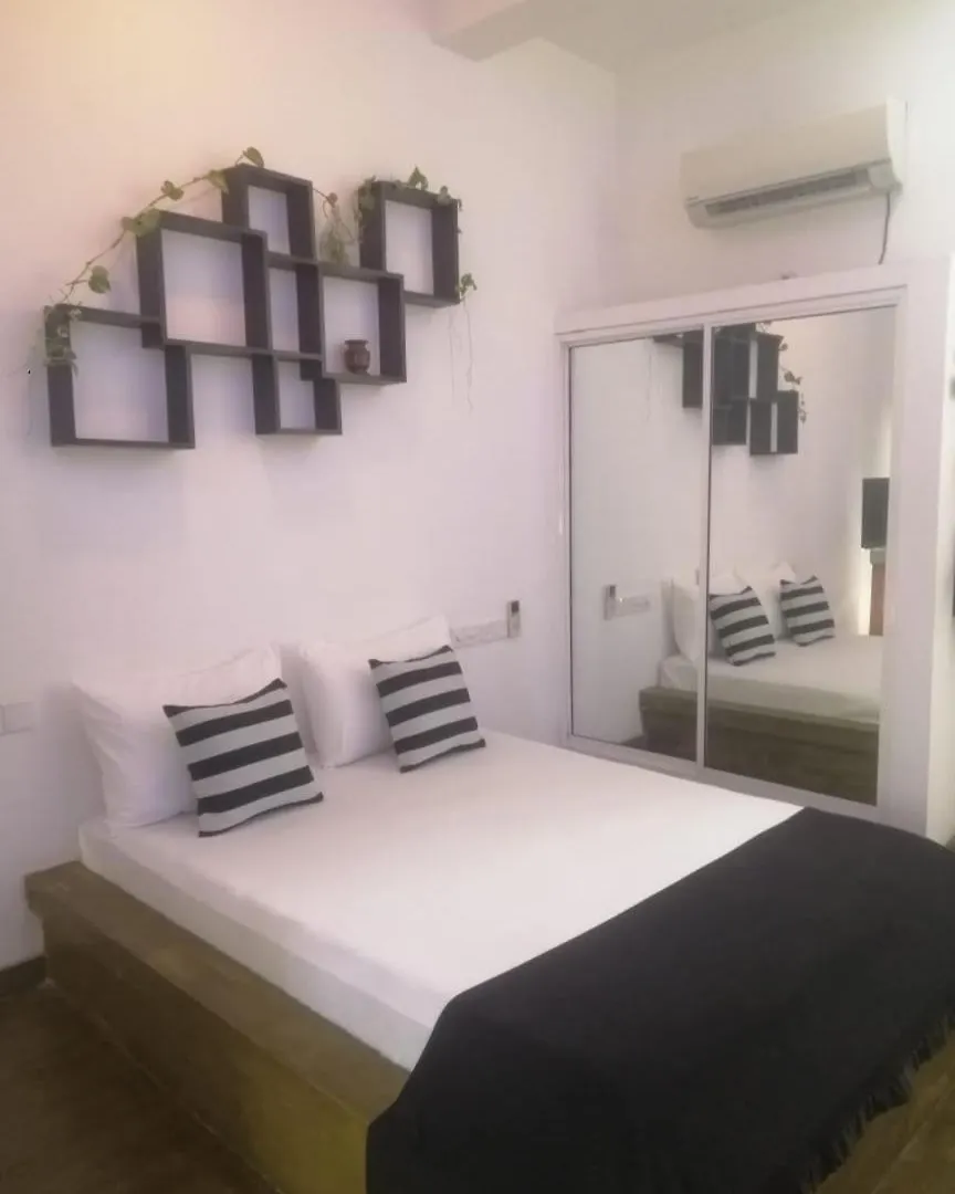 Beach Hotel D87 Negombo 0*,