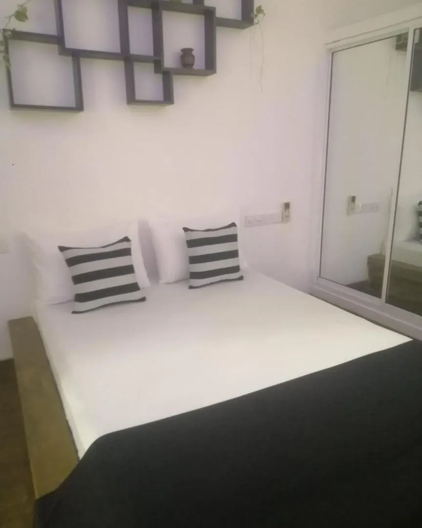 Beach Hotel D87 Negombo Guest house